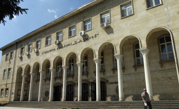Юристите в МОН проверяват законовите основания в Свищов да бъде назначен служебен ректор