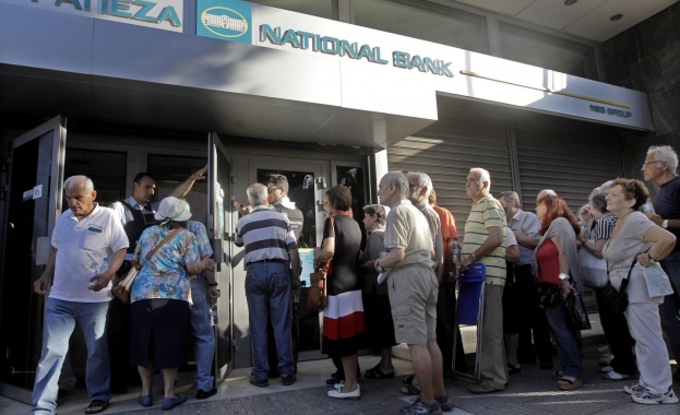 Гръцките банки може да останат без пари в наличност до дни