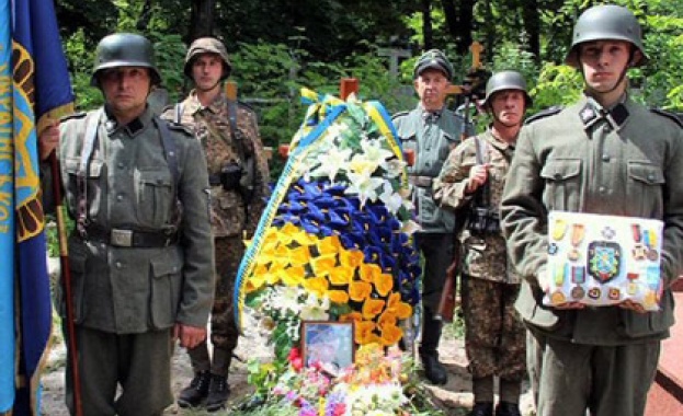 В Западна Украйна продължават да почитат военни престъпници