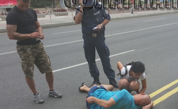 Дрогиран нападна жена в центъра на Бургас