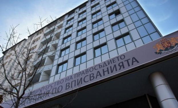 Пропуски и злоупотреби в Агенцията по вписванията показаха проверките, наредени от Цецка Цачева