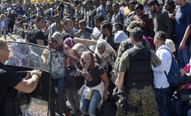 Хърватия и Словения затвориха границите си заради наплива от бежанци
