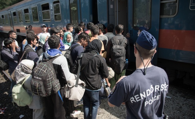Словения и Унгария доставиха 10 хиляди мигранти на Австрия за ден