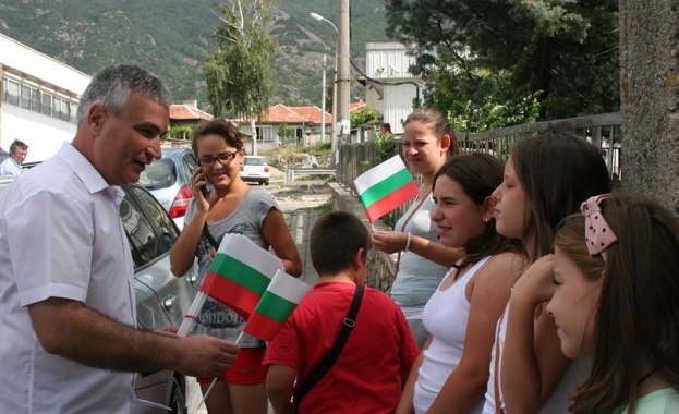 Мечтите на Емил Кабаиванов са неистини за хората в карловските села