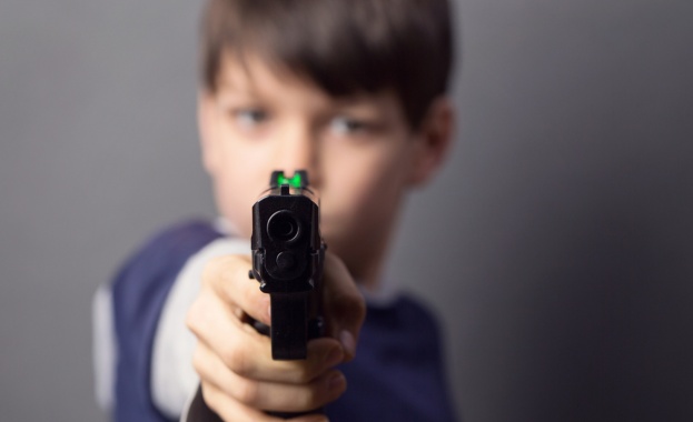 Почти всяка седмица в САЩ малки деца стрелят по някого