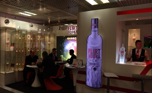 За втора година TFWA представя FLIRT водка в Кан