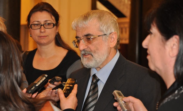 Проф. В. Димитров: Оманският фонд трябва да заведе иск срещу Цветан Василев, а не срещу България
