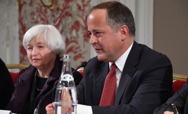 Скандални срещи на членове на УС на ЕЦБ с водещи банкери преди важни заседания на банката