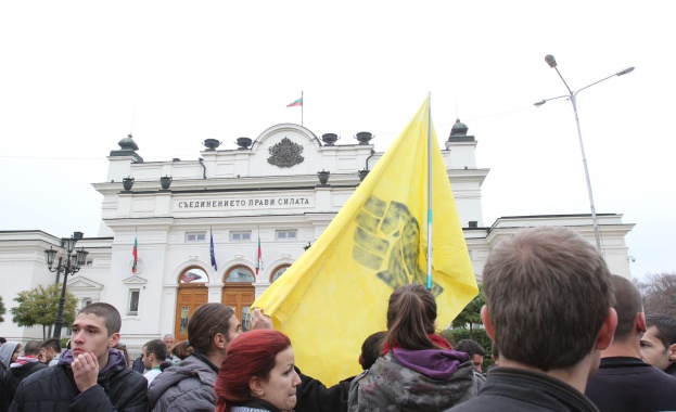 „Ранобудните студенти” срещу протеста на полицаите