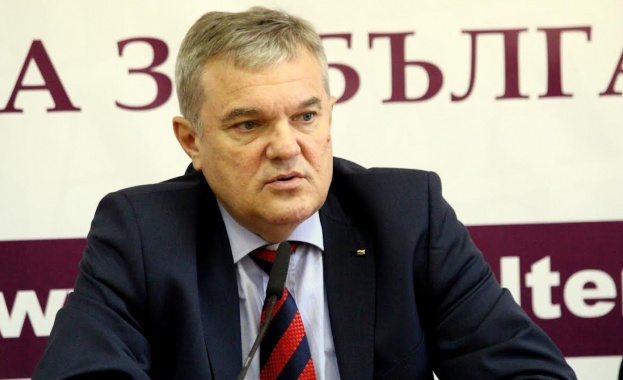 Румен Петков: Парламентът е като гумен печат в ръцете на правителството
