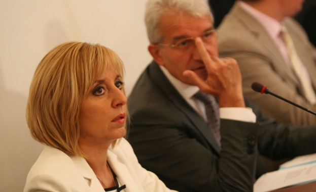 М. Манолова очаква предложения за свои заместници от неправителствения сектор 