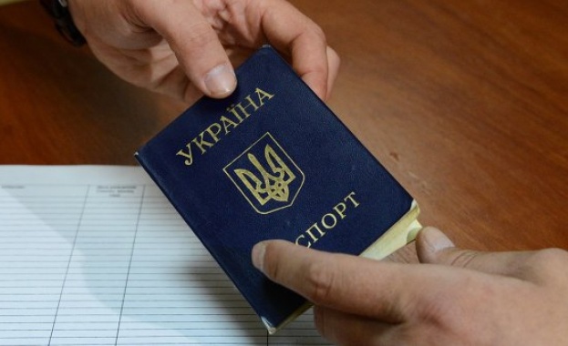 Порошенко ще заменя руската страница в украинските паспорти с английска