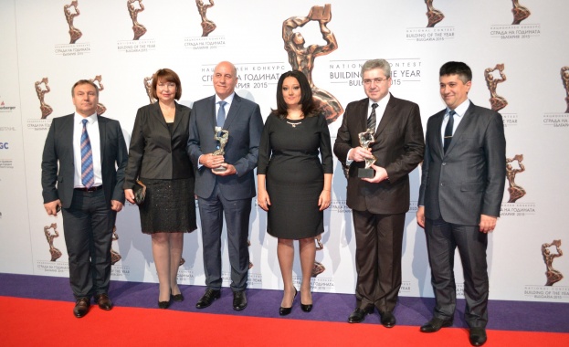 Л. Павлова връчи специалната награда за образователна инфраструктура в конкурса „Сграда на годината”