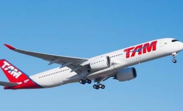 Първият A350 XWB за TAM Airlines в първи полет 