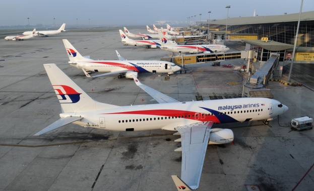 Самолет на Malaysia Airlines кацна извънредно в Куала Лумпур