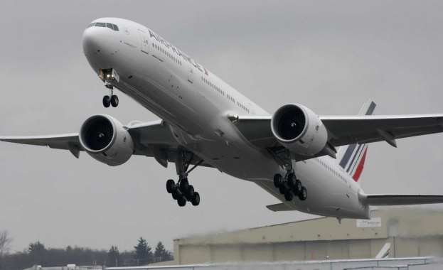 Кенийските власти откриха бомба в самолета на Air France (видео)