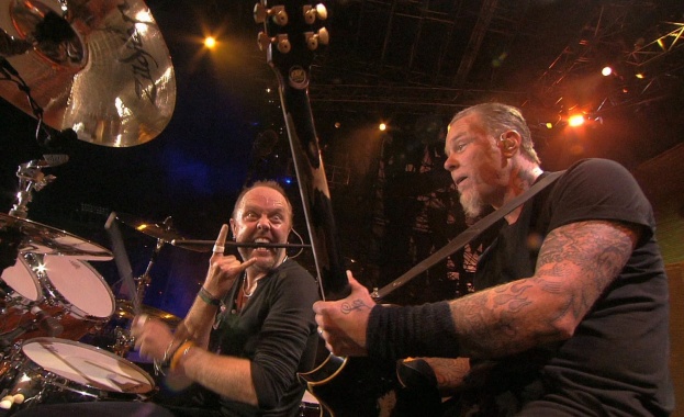 Metallica пуснаха 15 секунди от нова песен с пожелание за весели празници