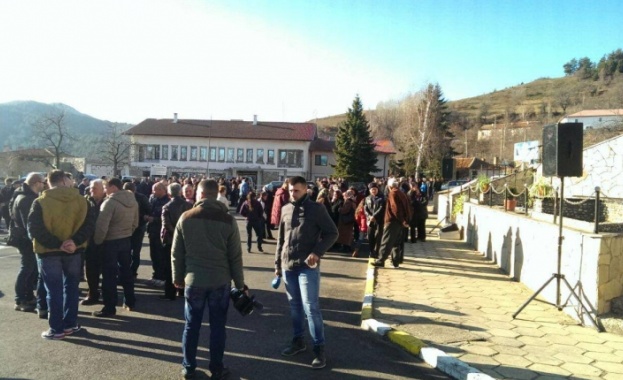 Помнете думите на Доган, съветват тримата „първи” на ДПС на митинг в Млечино 