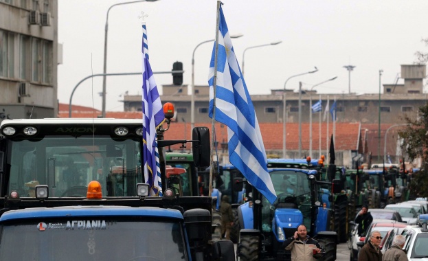 Гръцки фермери и животновъди затвориха границата с Македония