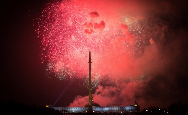 10 хиляди фойерверки ще осветят небето над Москва в Деня за защитника на Отчеството