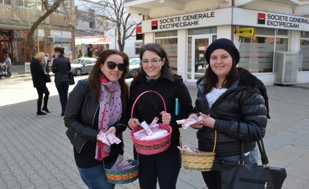 Младежите от БСП-Асеновград раздаваха мартенички за 1 март