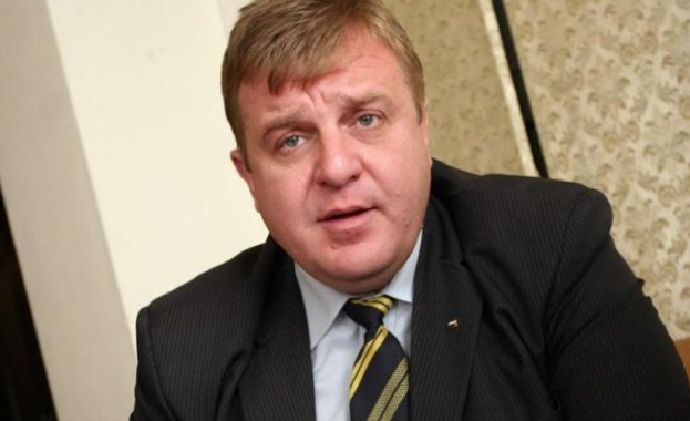 Кр. Каракачанов: Военният министър говори глупости