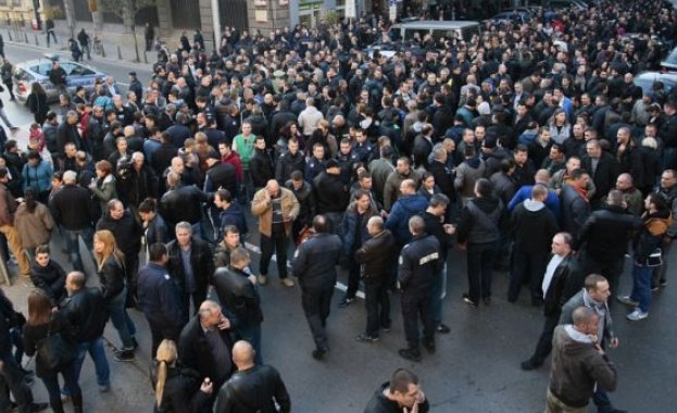 Полицаите отново на протест