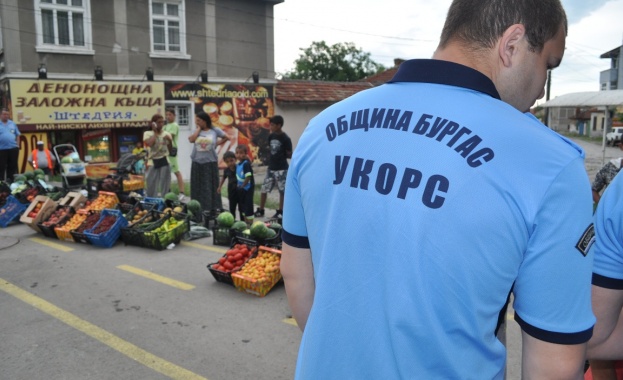 Община Бургас премахна незаконно тържище за плодове в кв. „Победа”