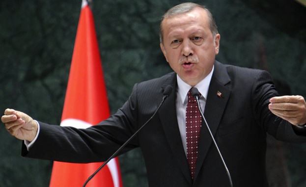 Турски адмирал: Ердоган иска да управлява до живот, за да избегне съда
