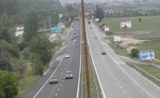 Остават табелите, предупреждаващи за камери по пътищата