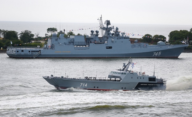 Кораби на НАТО съпровождали нова руска фрегата в Черно море