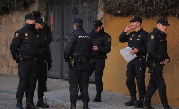 В Испания задържаха 20 българи, замесени в контрабанда на цигари