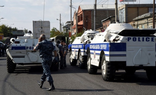 Двама от окупаторите на РПУ в Ереван са се предали след престрелка с полицията