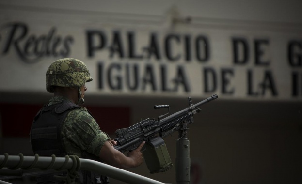 Най-малко 16 загинали в две масови убийства в Мексико