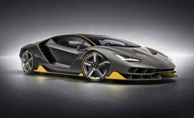 Lamborghini Centenario в естествената му среда