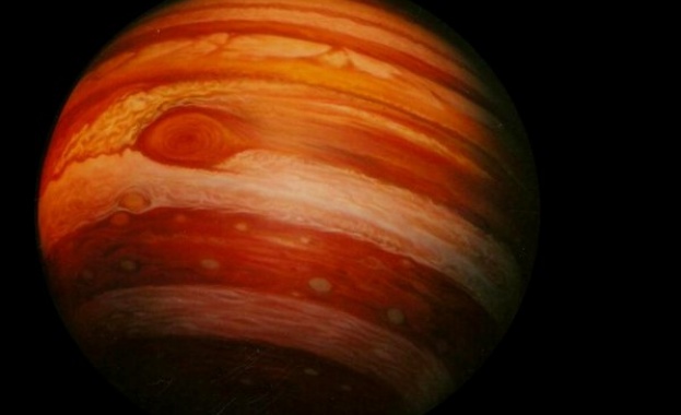 Учени откриха източника, който нагрява атмосферата на Юпитер