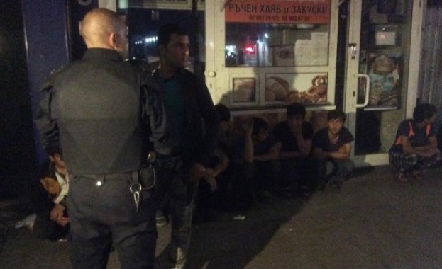 65 нелегални мигранти са задържани при специализирана операция в София (Обновена)