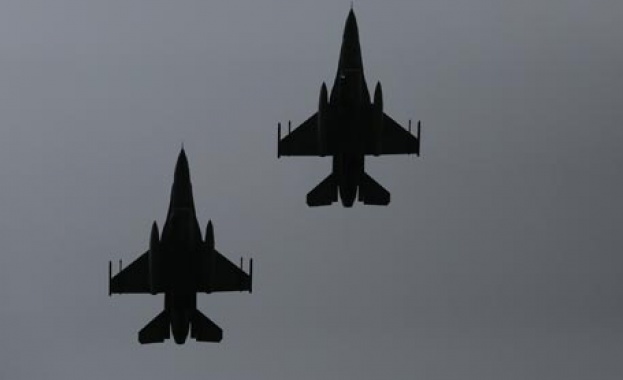 Турски медии: F-16 взел на прицел самолета на Ердоган по време на опита за преврат