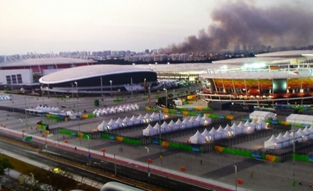 Пожар бушува край олимпийския парк в Рио  