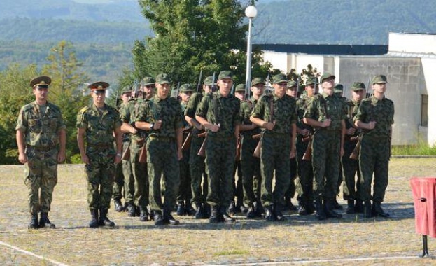 Над 160 студенти ще се обучават по начална и специална военна подготовка