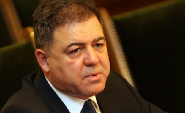 Министър Ненчев ще се оттегли, само ако правителството подаде оставка 