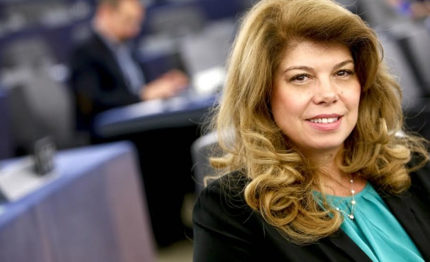 Илияна Йотова: Трябва да се ускори процедурата за придобиване на българско гражданство