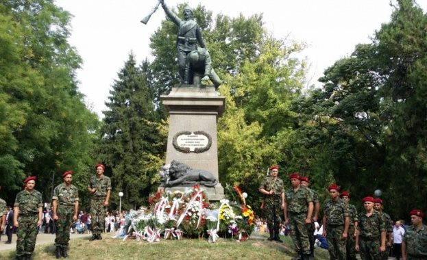 131-ата годишнина от Съединението на България бе отбелязана в гарнизоните на Сухопътните войски в цялата страна