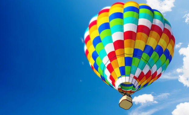 Полет с балон на 50 метра над плажа за Деня на европейското сътрудничество в Бургас