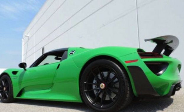 Porsche 918 Spyder отива на търг  