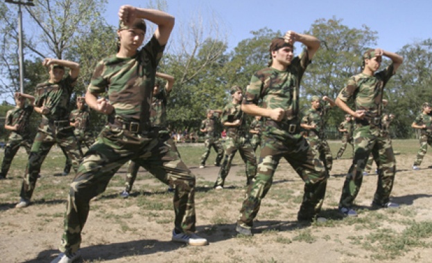 В Крим започнаха мащабни учения на десантно-щурмовите и артилерийски полкове