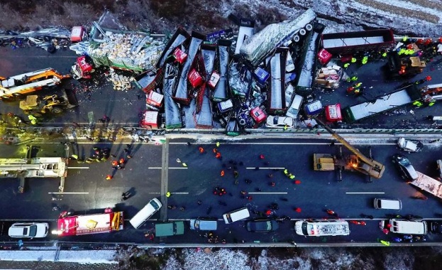 Огромна верижна катастрофа в Китай