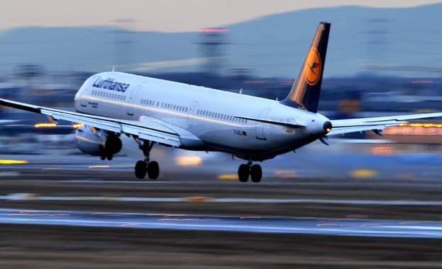 Германският авиопревозвач Луфтханза съобщи че ще отмени половината си полети