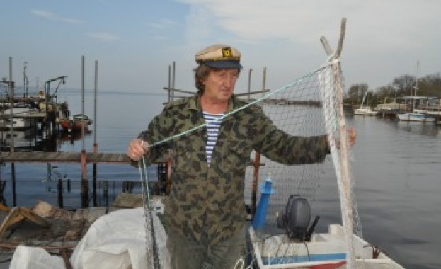Бургаският Сталин показва на света как се плетат рибарски мрежи