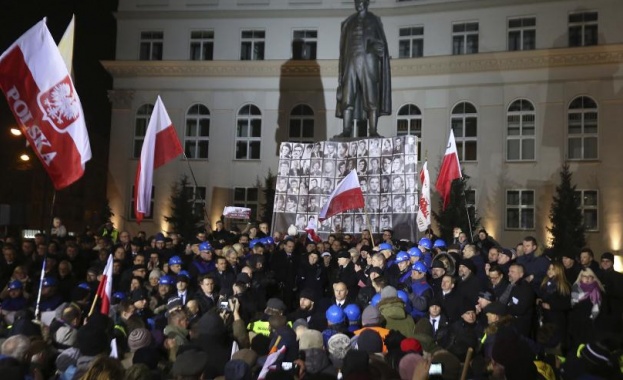 Масови антиправителствени протести в Полша